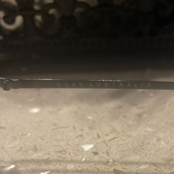 Quay Black Aviator Sunglasses High Key - Picture 4 of 5